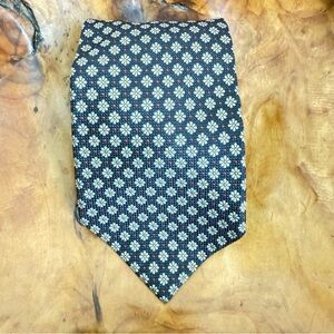 Vintage Monsieur Givenchy 100% Silk Tie Navy Daisy 4” x 56”